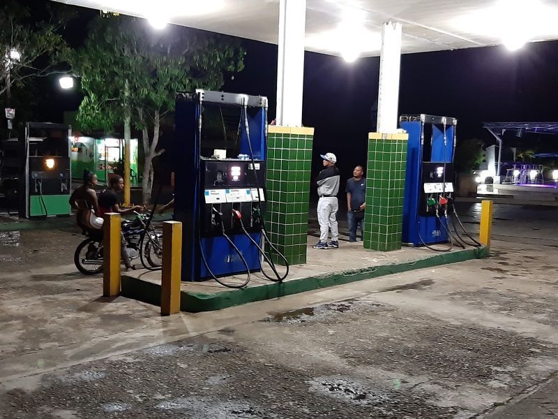 Bomba de gasolina isla peralvillo