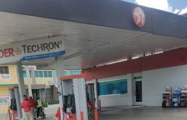 Estación de gasolina ESSO Moca Pueblo